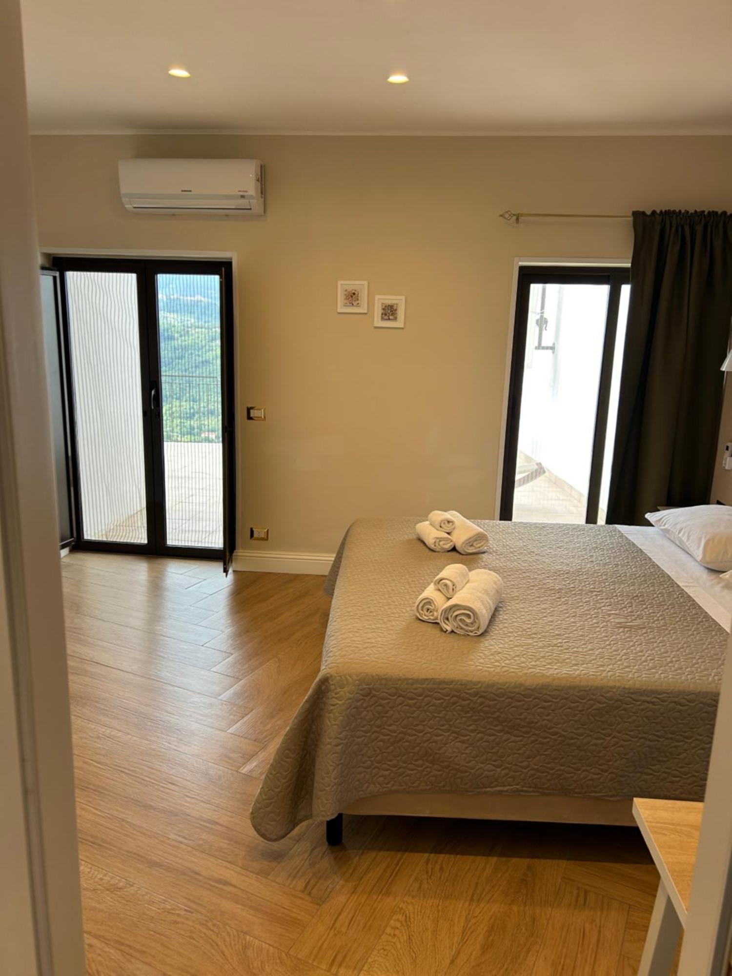 Ca'Del Borgo B&B Country House Ogliastro Cilento Ruang foto