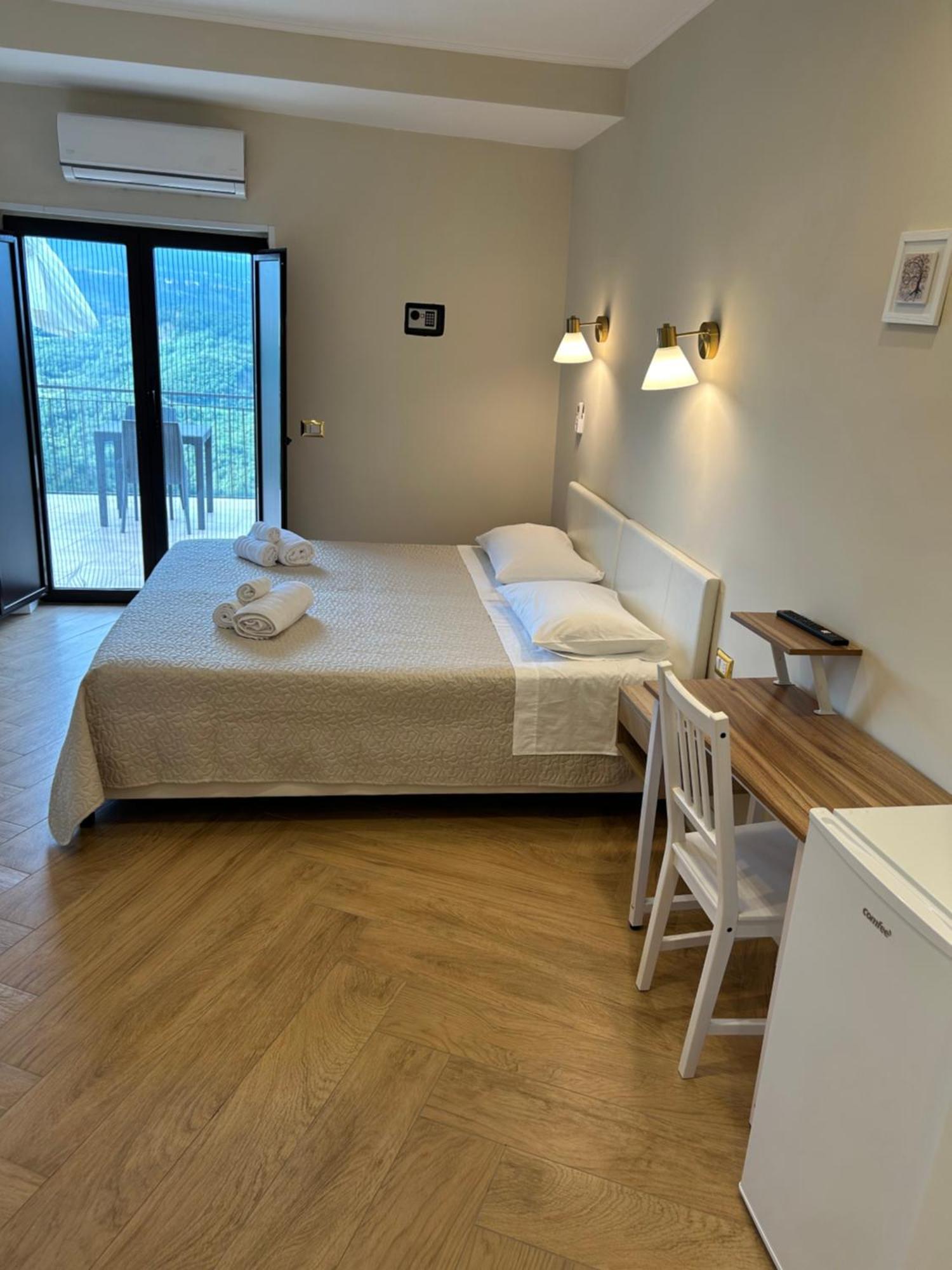 Ca'Del Borgo B&B Country House Ogliastro Cilento Ruang foto